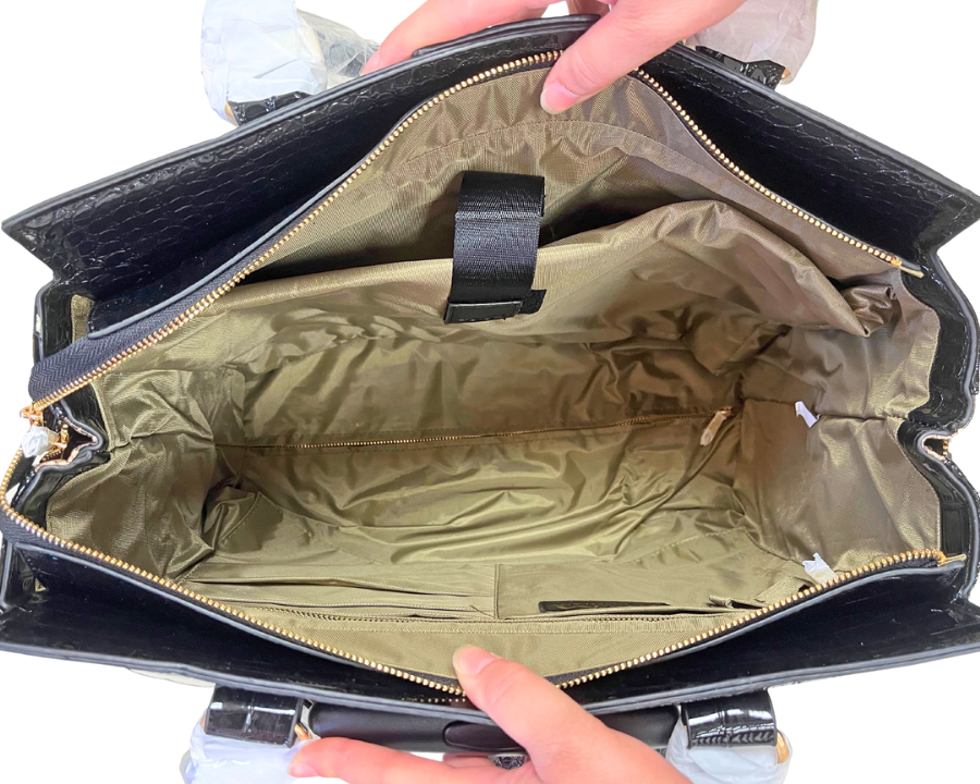 The perfect useful gifts for your parent: rolling laptop bags that can be used for overnight travel. The spacious interior of the bag can fit an hp laptop, 16 inch laptop, 17 inch computer, hp computer laptop sleeve, and up to a macbook 17.